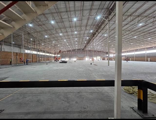 7,671M² WAREHOUSE TO LET IN LONGMEADOW